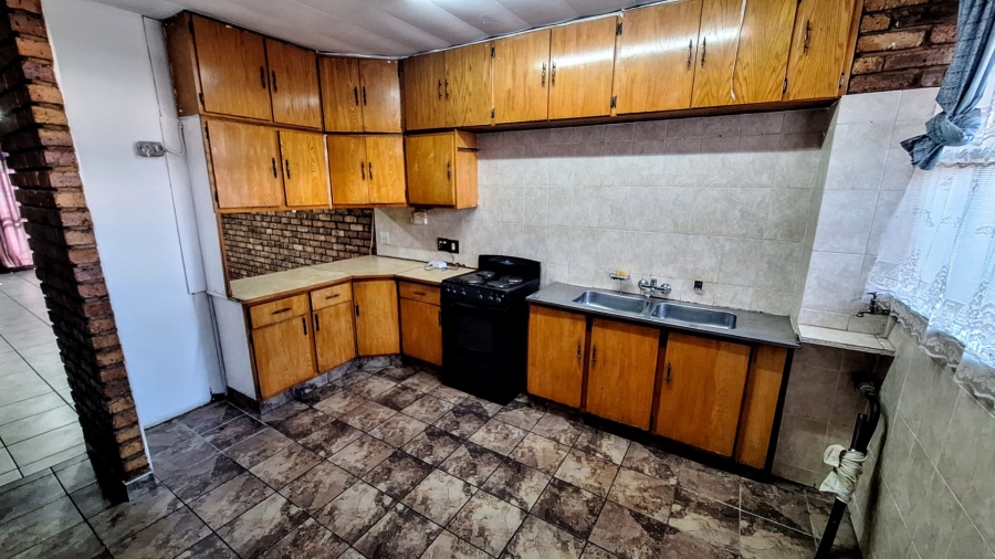 2 Bedroom Property for Sale in Pretoria North Gauteng