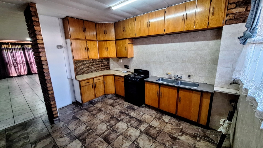2 Bedroom Property for Sale in Pretoria North Gauteng