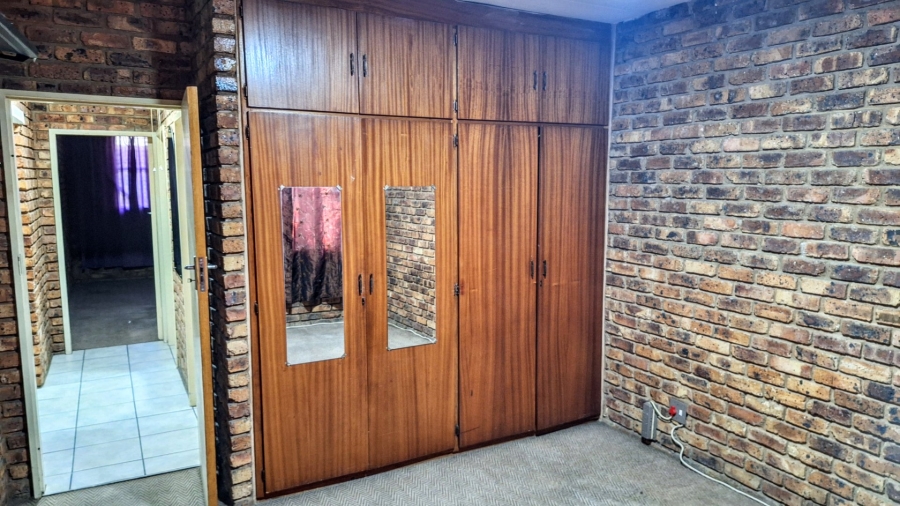 2 Bedroom Property for Sale in Pretoria North Gauteng