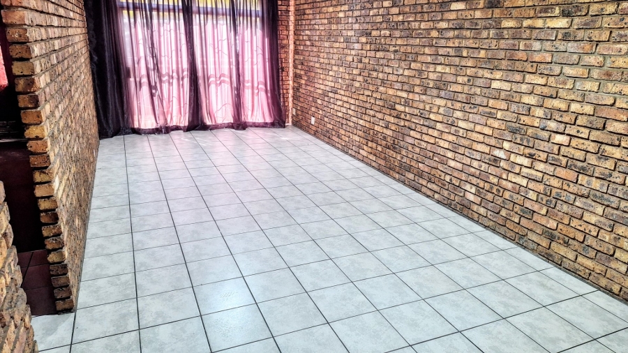 2 Bedroom Property for Sale in Pretoria North Gauteng