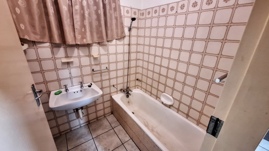 2 Bedroom Property for Sale in Pretoria North Gauteng