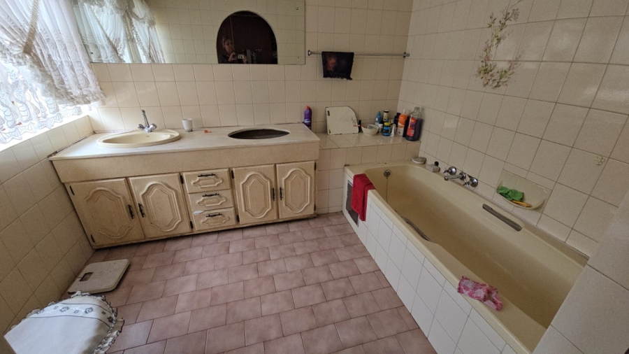 4 Bedroom Property for Sale in The Orchards Gauteng