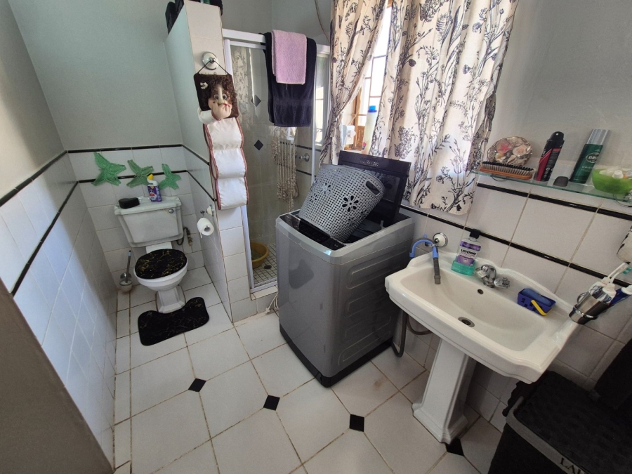 2 Bedroom Property for Sale in Pretoria North Gauteng