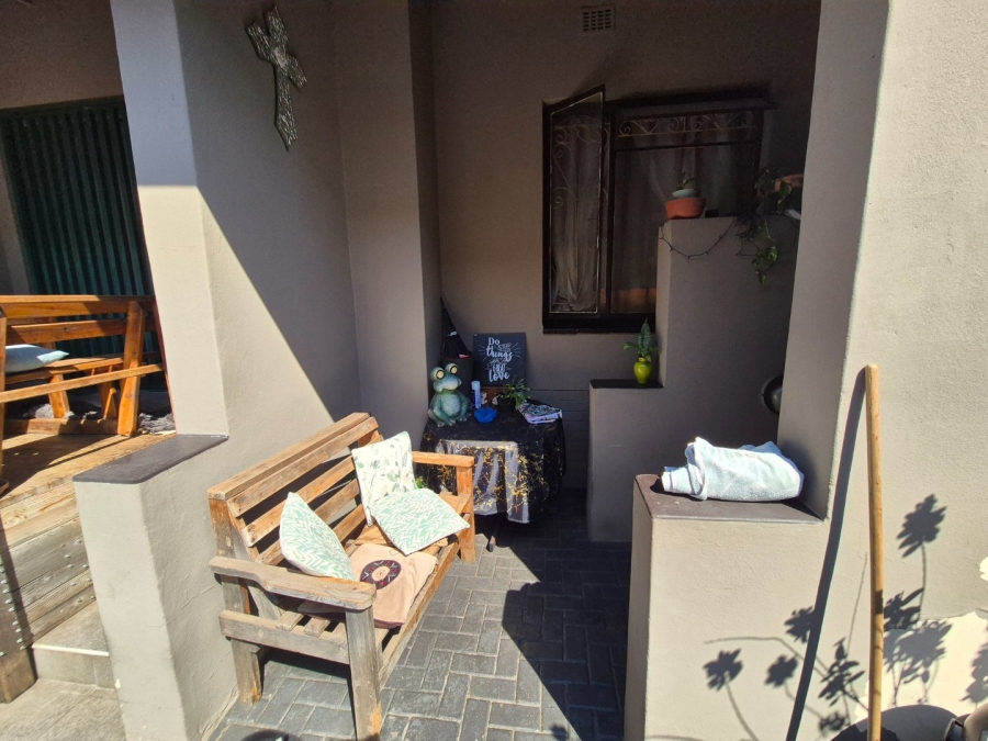 2 Bedroom Property for Sale in Pretoria North Gauteng