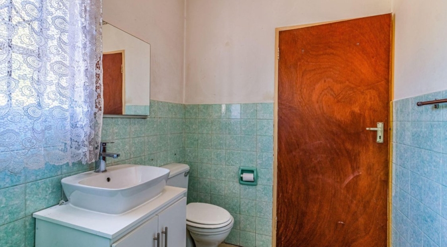 4 Bedroom Property for Sale in Lombardy East Gauteng
