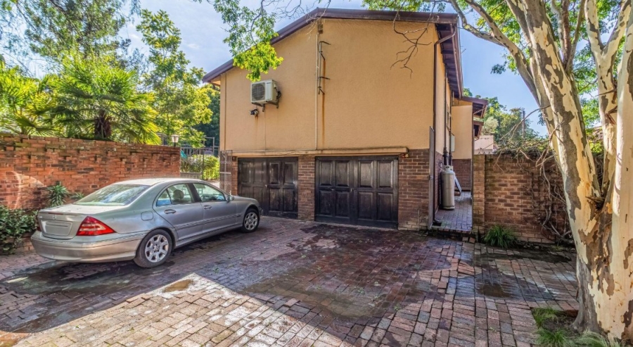 4 Bedroom Property for Sale in Lombardy East Gauteng