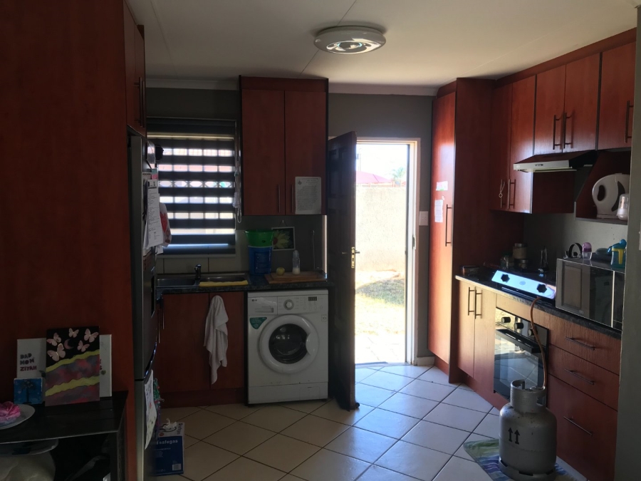 To Let  Bedroom Property for Rent in Azaadville Gardens Gauteng