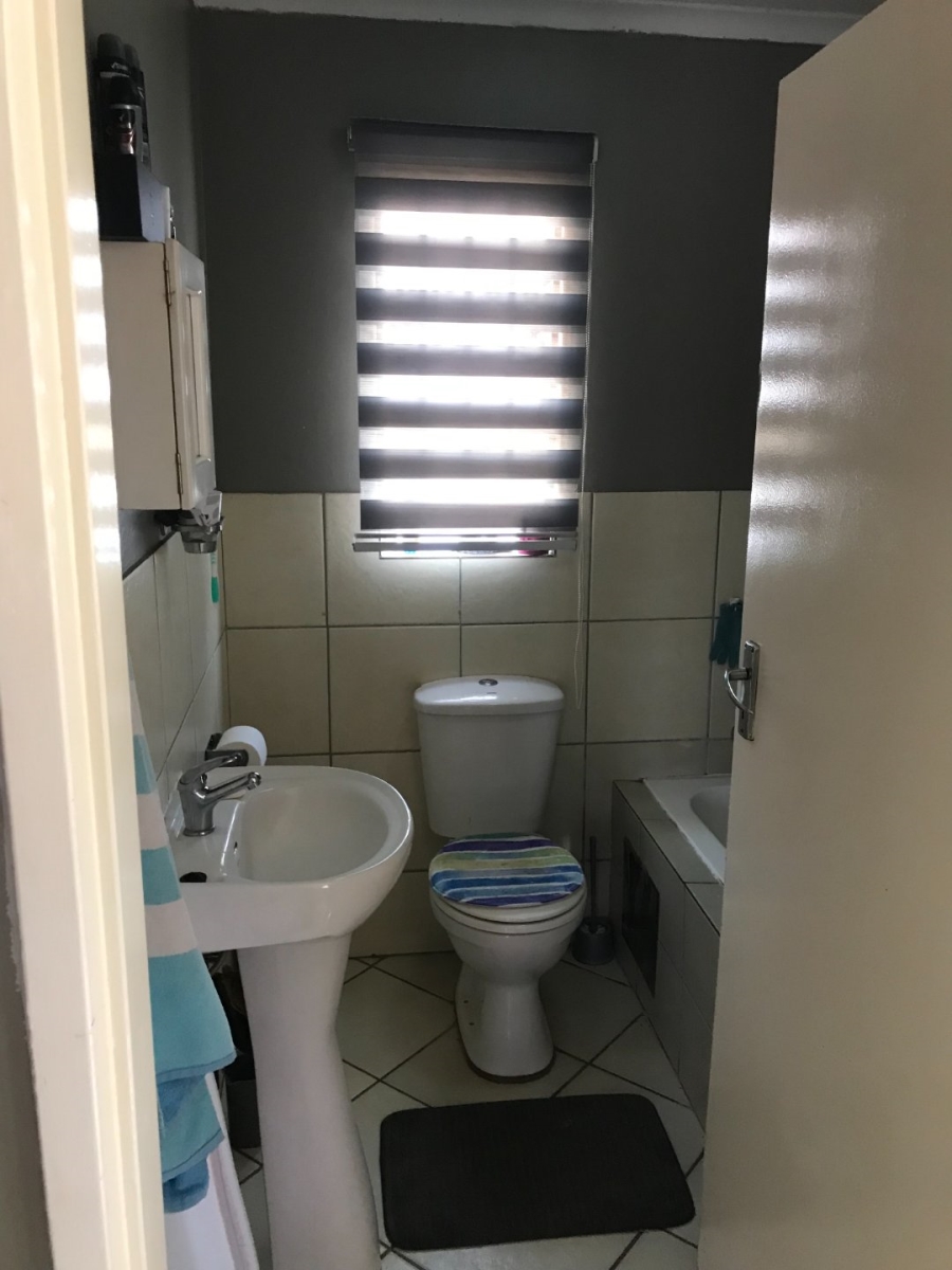 To Let  Bedroom Property for Rent in Azaadville Gardens Gauteng