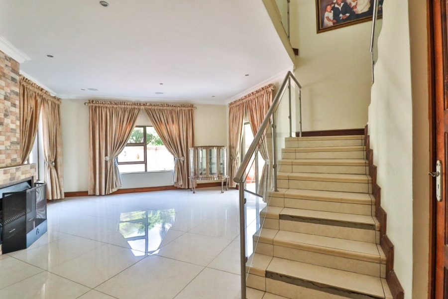 8 Bedroom Property for Sale in Garsfontein Gauteng