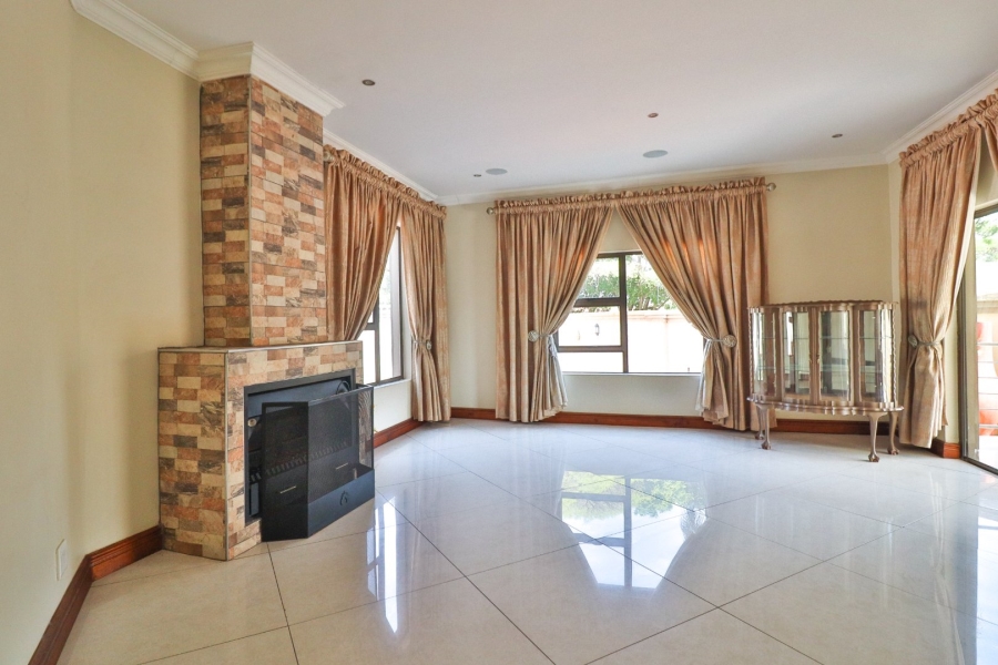 8 Bedroom Property for Sale in Garsfontein Gauteng