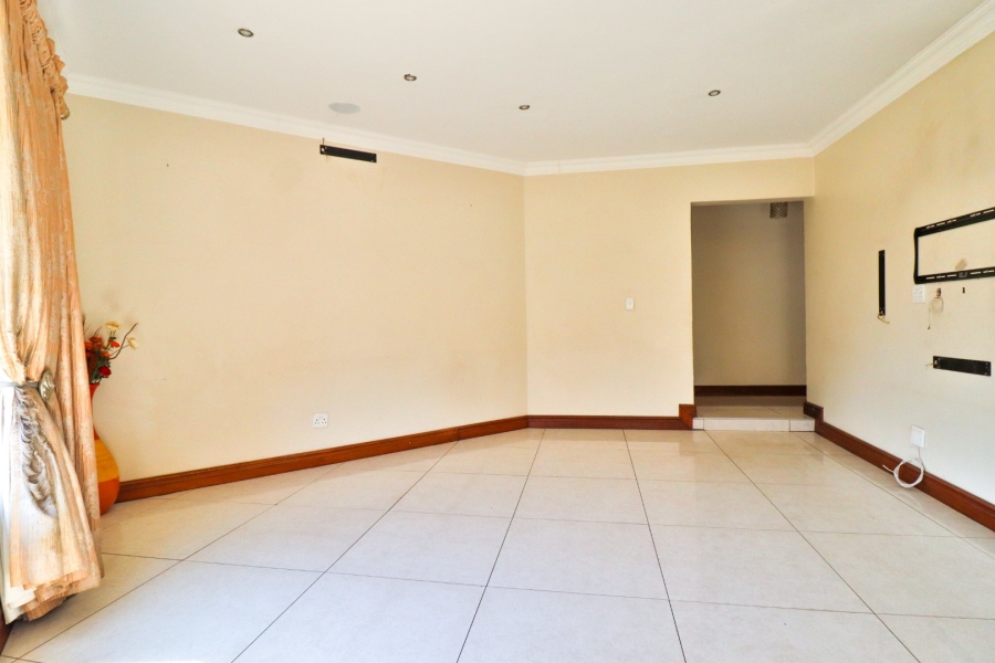 8 Bedroom Property for Sale in Garsfontein Gauteng