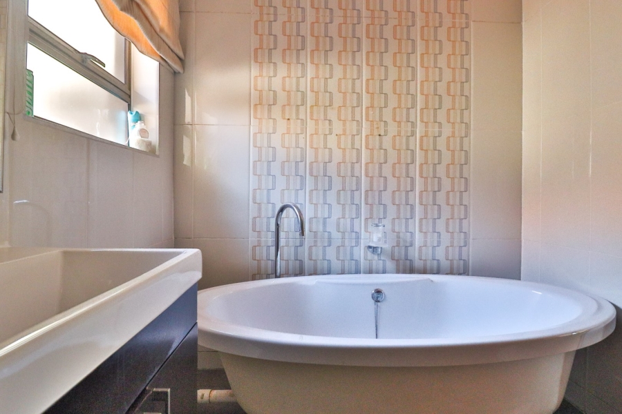 8 Bedroom Property for Sale in Garsfontein Gauteng
