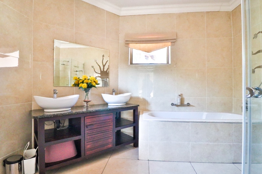 8 Bedroom Property for Sale in Garsfontein Gauteng