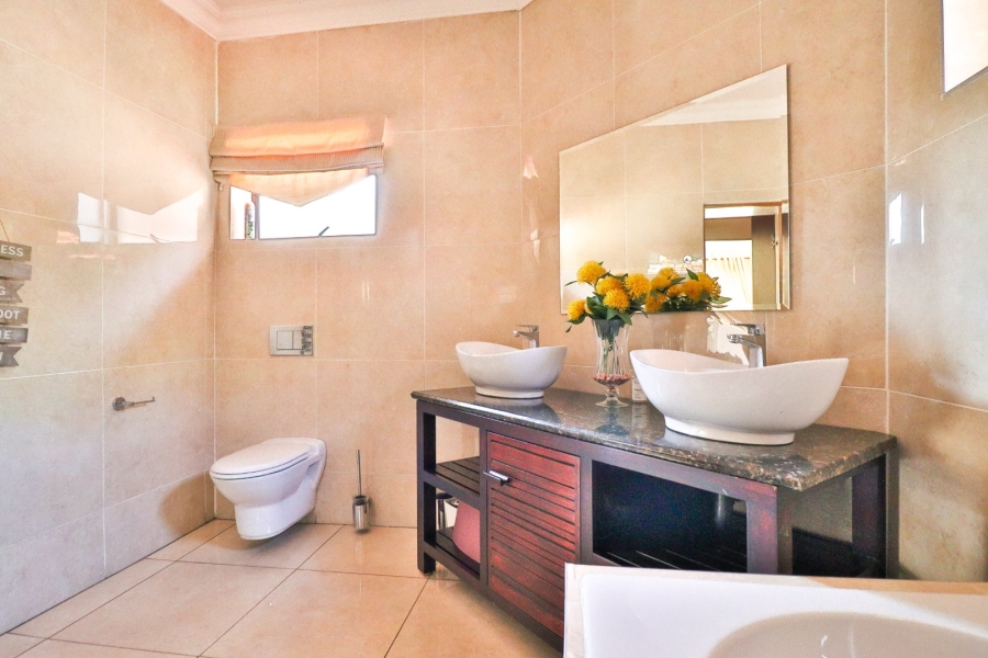 8 Bedroom Property for Sale in Garsfontein Gauteng