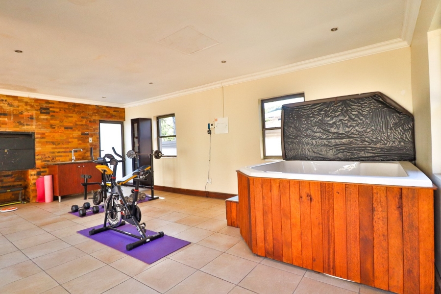 8 Bedroom Property for Sale in Garsfontein Gauteng
