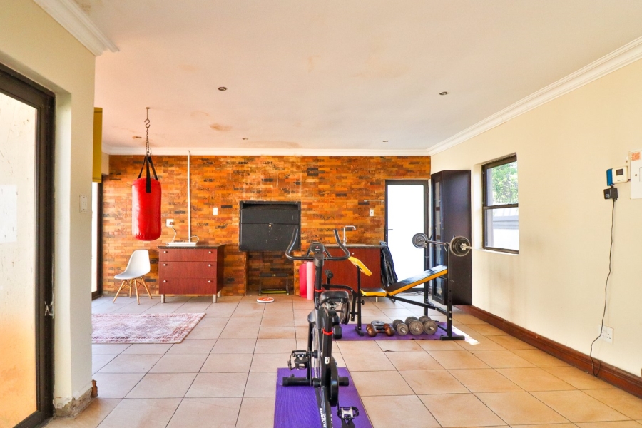 8 Bedroom Property for Sale in Garsfontein Gauteng