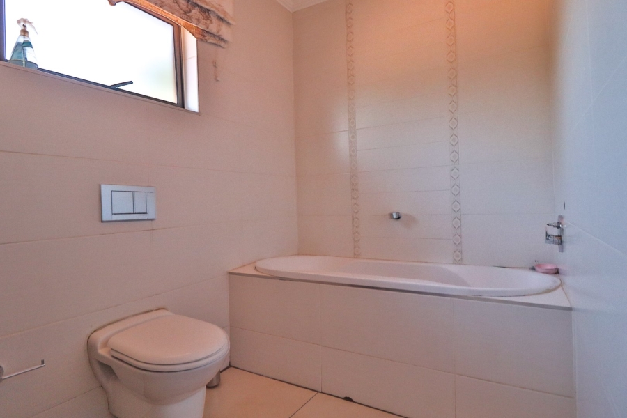 8 Bedroom Property for Sale in Garsfontein Gauteng