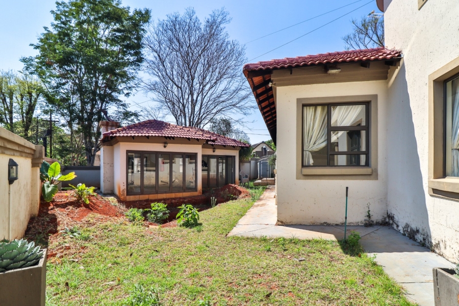 8 Bedroom Property for Sale in Garsfontein Gauteng