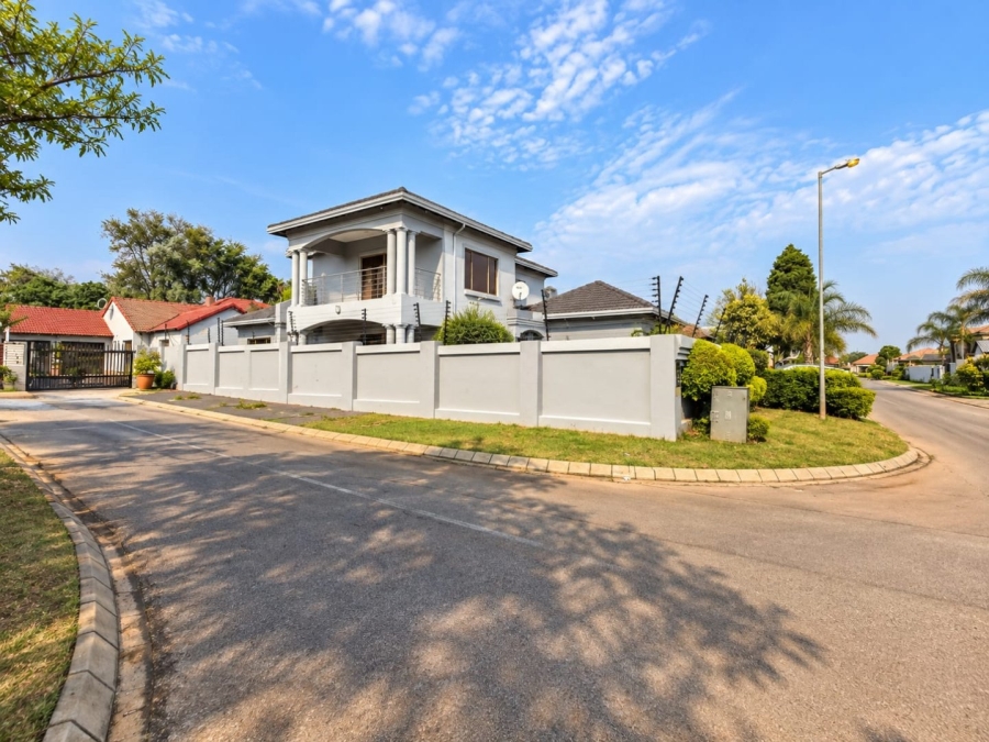5 Bedroom Property for Sale in Doornpoort Gauteng