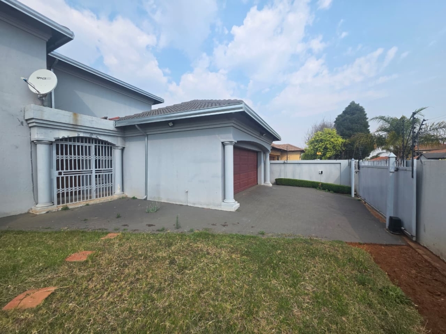 5 Bedroom Property for Sale in Doornpoort Gauteng