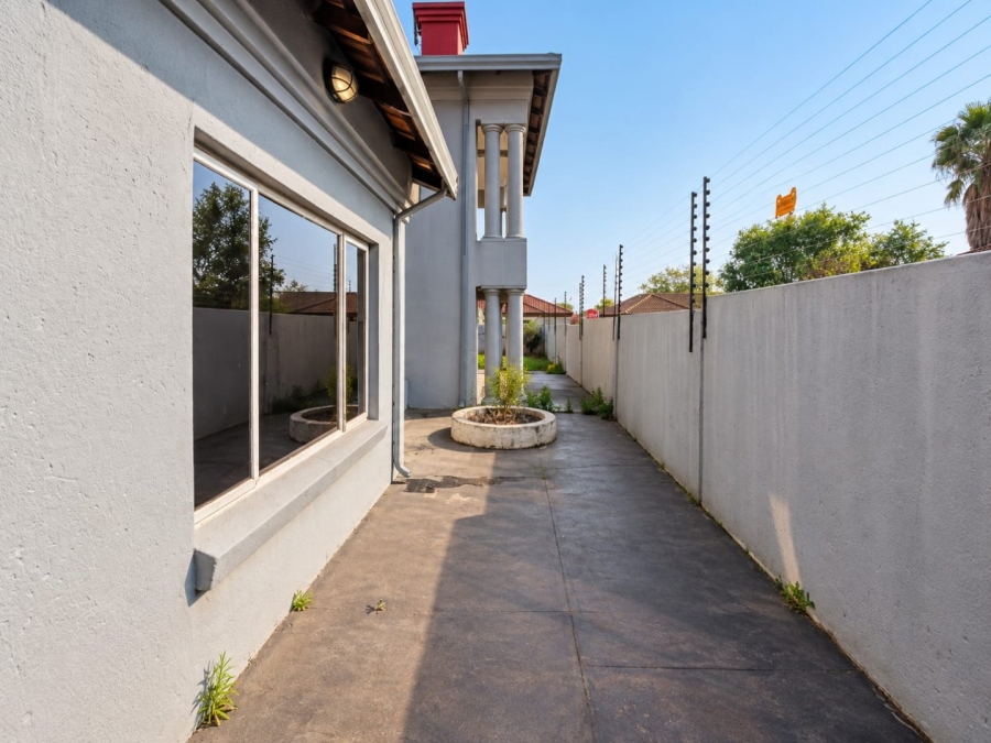 5 Bedroom Property for Sale in Doornpoort Gauteng