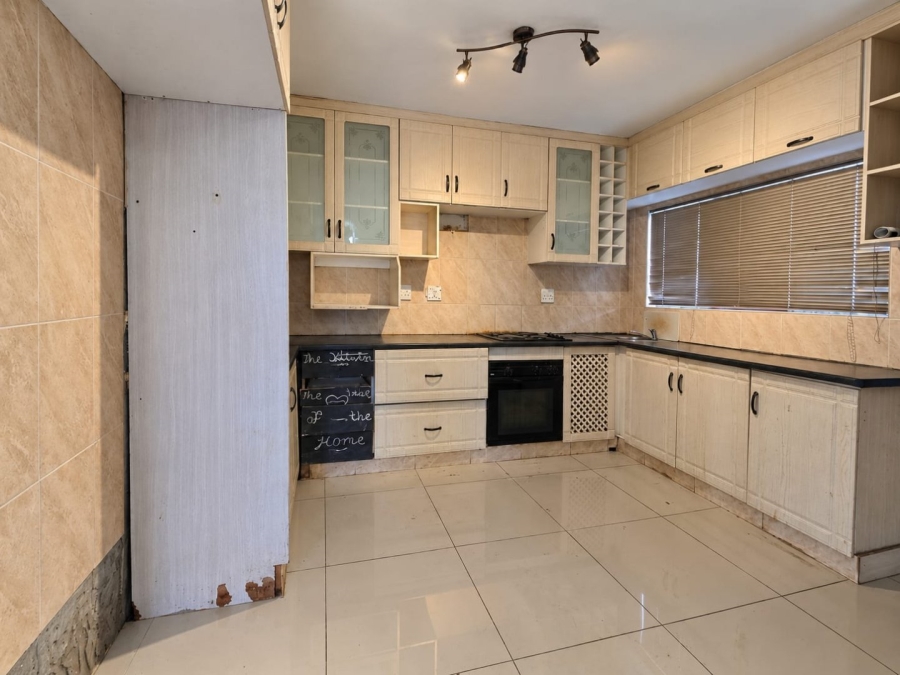 5 Bedroom Property for Sale in Doornpoort Gauteng