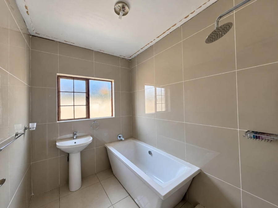 5 Bedroom Property for Sale in Doornpoort Gauteng
