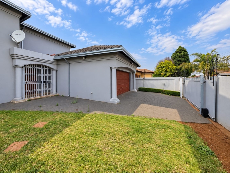 5 Bedroom Property for Sale in Doornpoort Gauteng