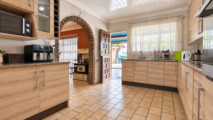 Commercial Property for Sale in Boltonwold Gauteng