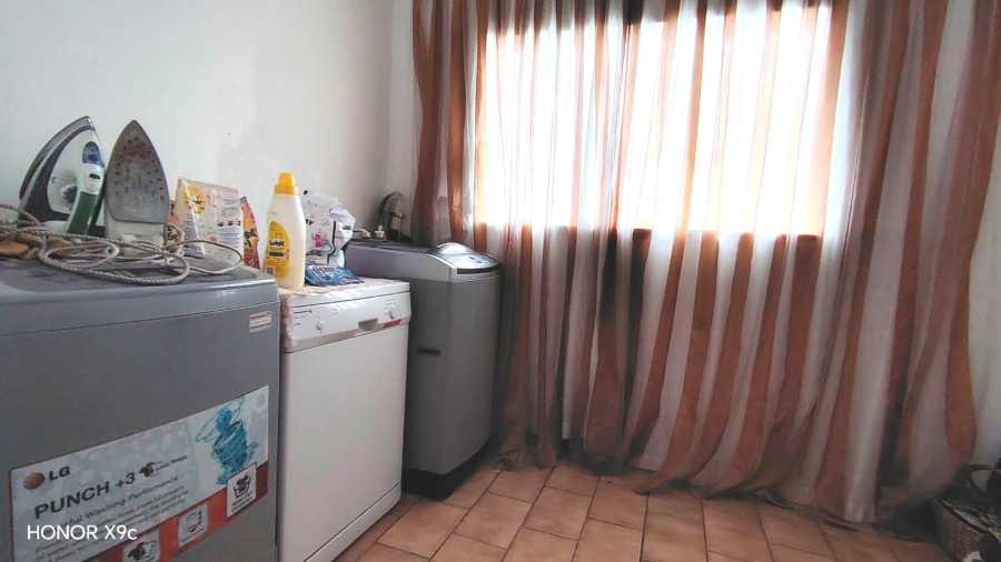 Commercial Property for Sale in Boltonwold Gauteng