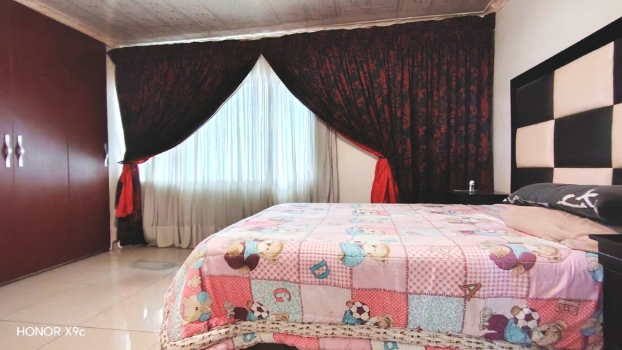 Commercial Property for Sale in Boltonwold Gauteng