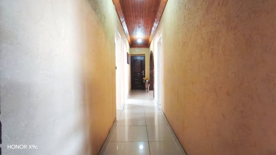 Commercial Property for Sale in Boltonwold Gauteng
