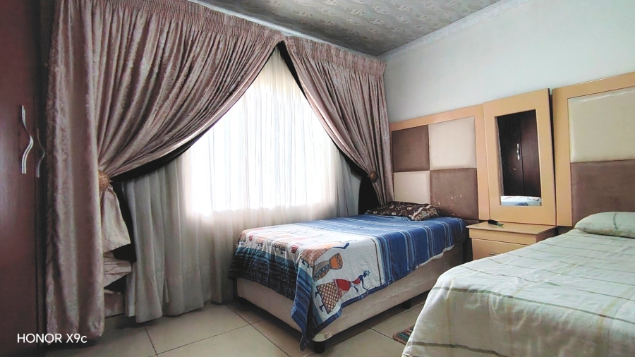 Commercial Property for Sale in Boltonwold Gauteng