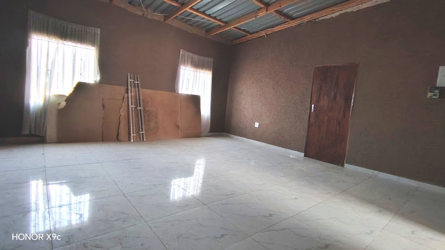 Commercial Property for Sale in Boltonwold Gauteng
