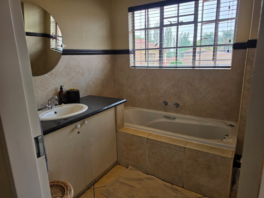 To Let 3 Bedroom Property for Rent in Bartlett Gauteng