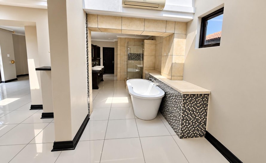 4 Bedroom Property for Sale in Willow Acres Gauteng