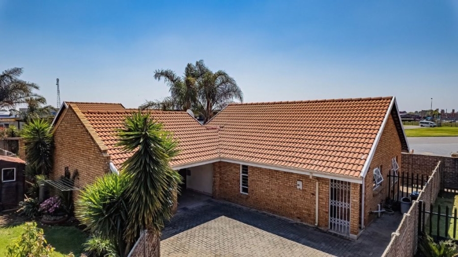 2 Bedroom Property for Sale in Bonaero Park Gauteng
