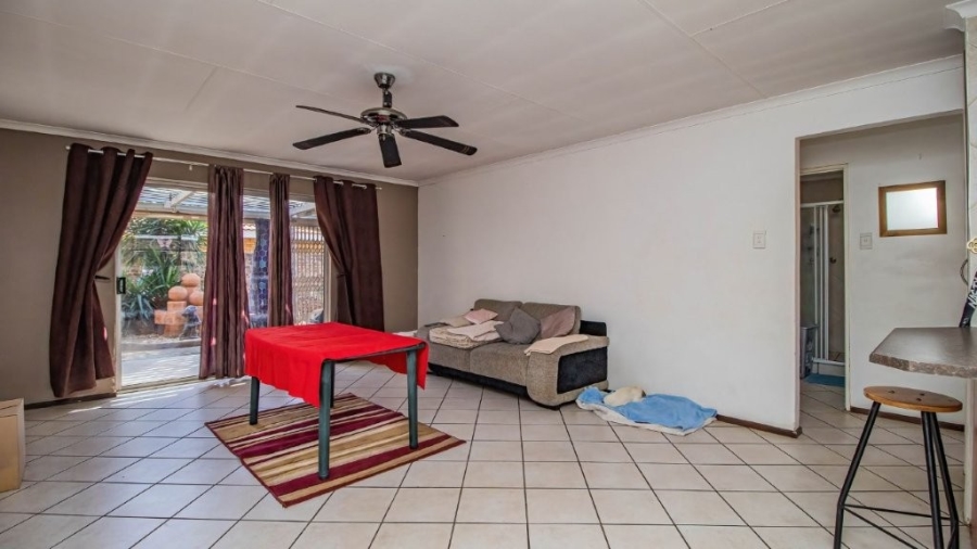 2 Bedroom Property for Sale in Bonaero Park Gauteng