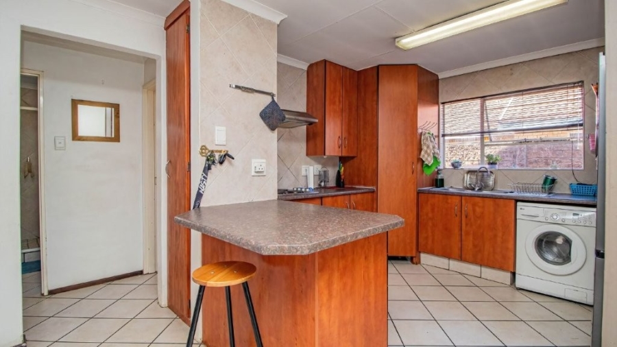 2 Bedroom Property for Sale in Bonaero Park Gauteng