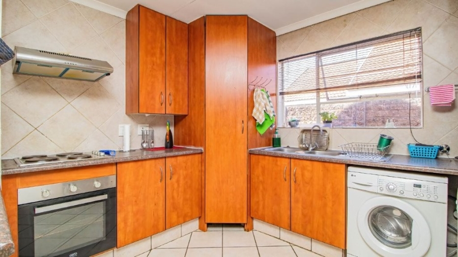 2 Bedroom Property for Sale in Bonaero Park Gauteng