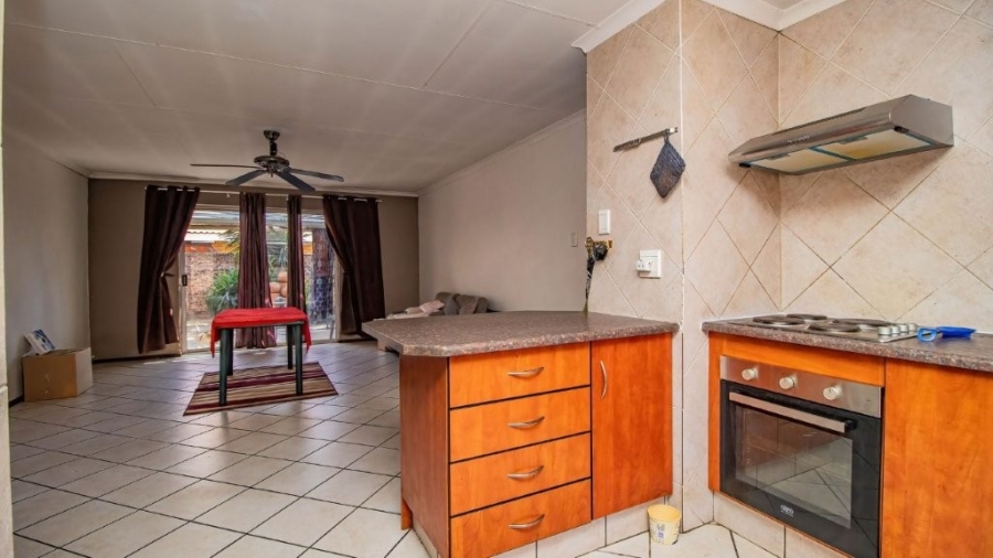 2 Bedroom Property for Sale in Bonaero Park Gauteng