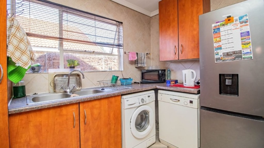 2 Bedroom Property for Sale in Bonaero Park Gauteng