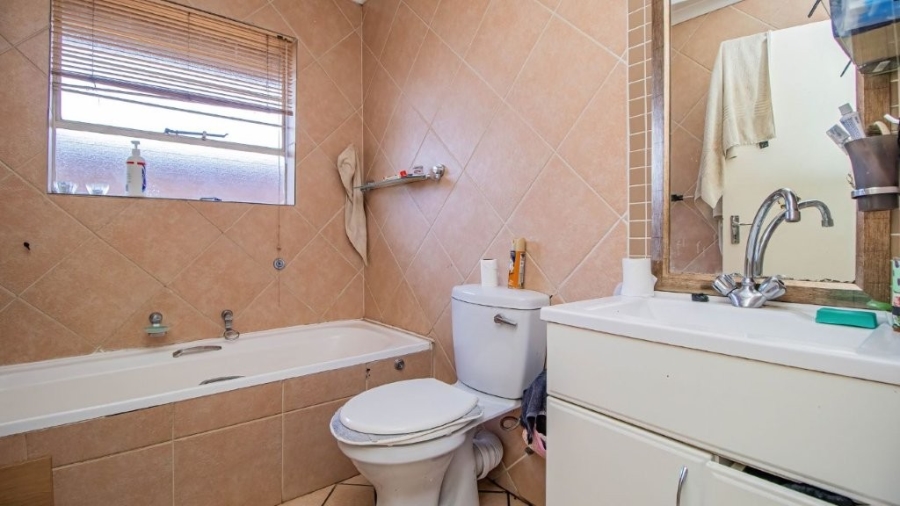 2 Bedroom Property for Sale in Bonaero Park Gauteng