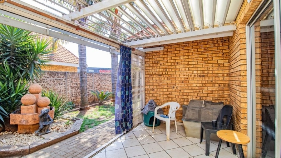 2 Bedroom Property for Sale in Bonaero Park Gauteng