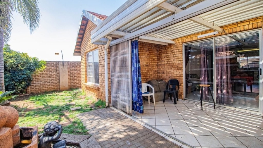 2 Bedroom Property for Sale in Bonaero Park Gauteng