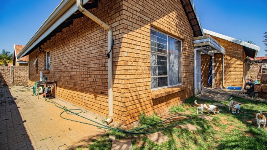 2 Bedroom Property for Sale in Bonaero Park Gauteng