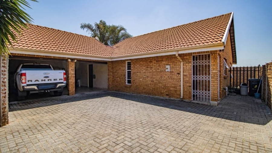 2 Bedroom Property for Sale in Bonaero Park Gauteng