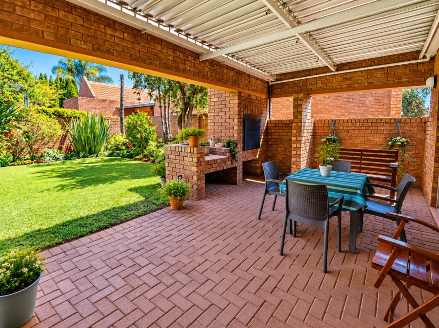 3 Bedroom Property for Sale in Eldoraigne Gauteng