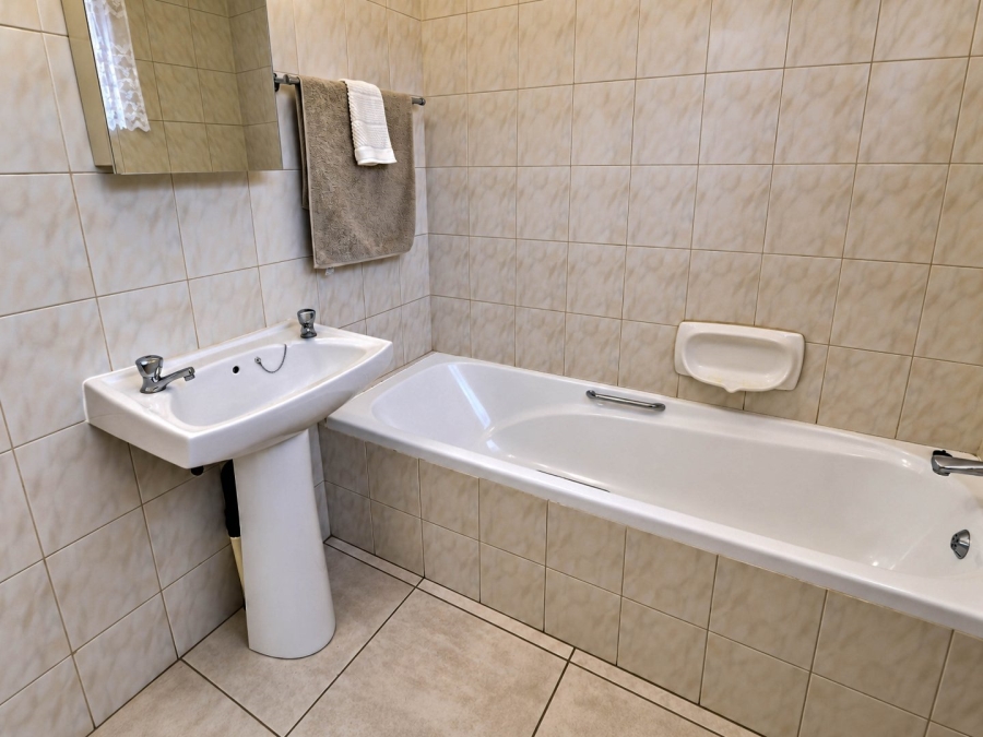 3 Bedroom Property for Sale in Eldoraigne Gauteng
