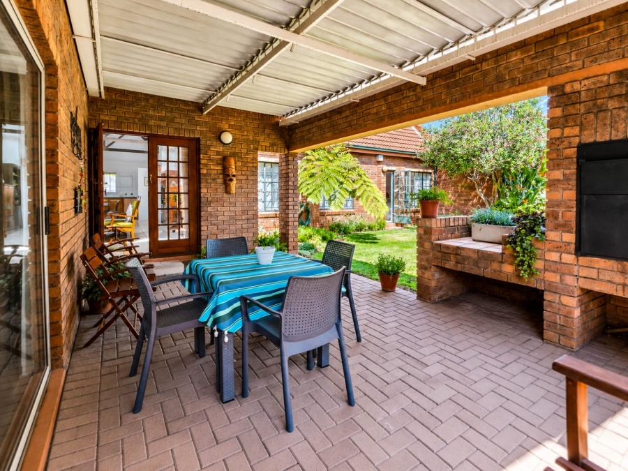 3 Bedroom Property for Sale in Eldoraigne Gauteng